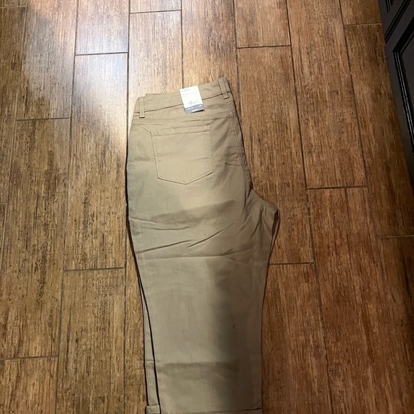 Nwt-style & COMPANY Women’s Curvy Capris - Picture 2 of 7